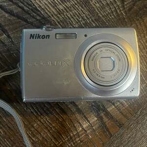 Nikon COOLPIX S203 10.0MP Digital Camera - Silver